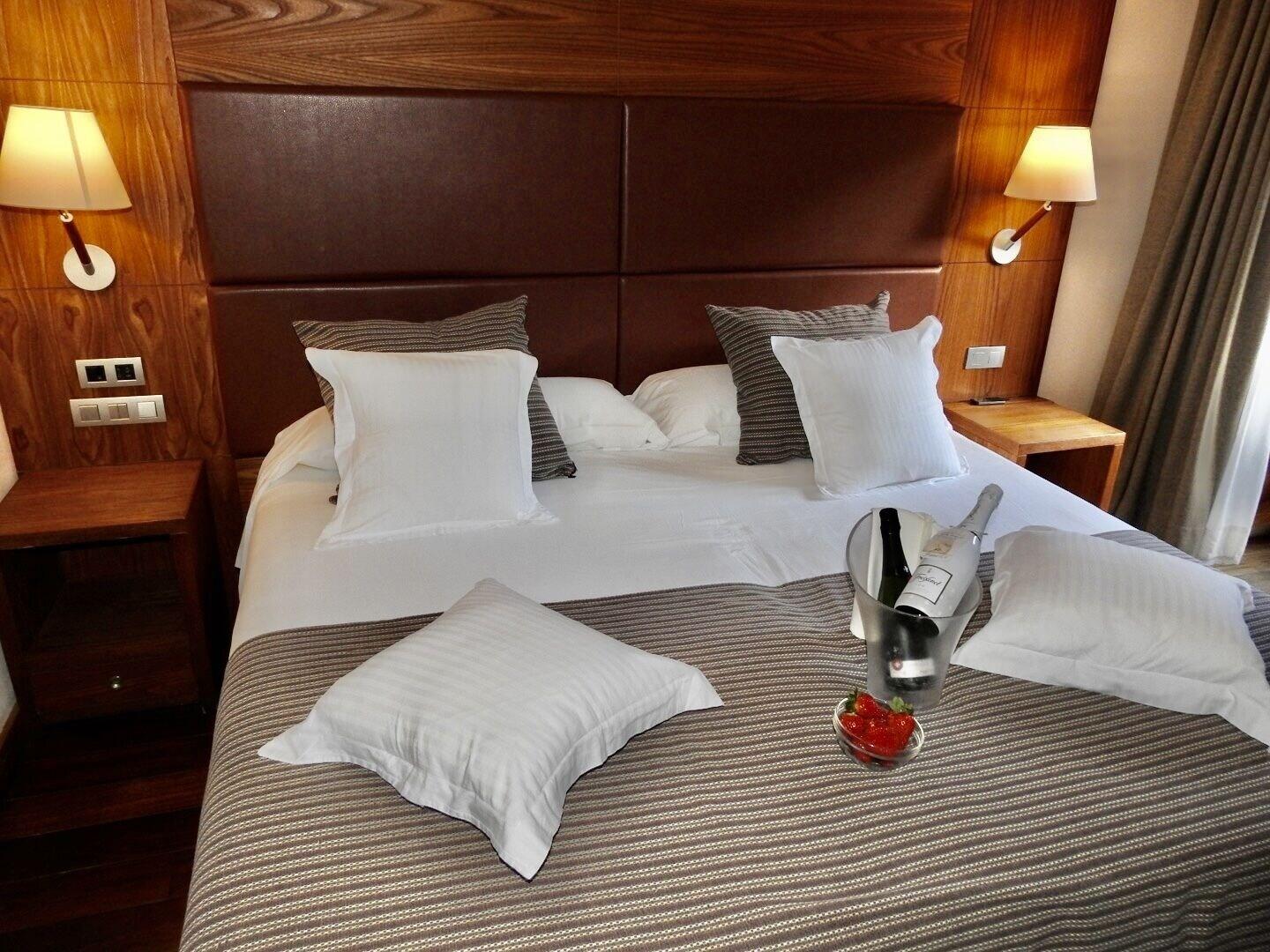 Hotel Riberies Llavorsi Bagian luar foto
