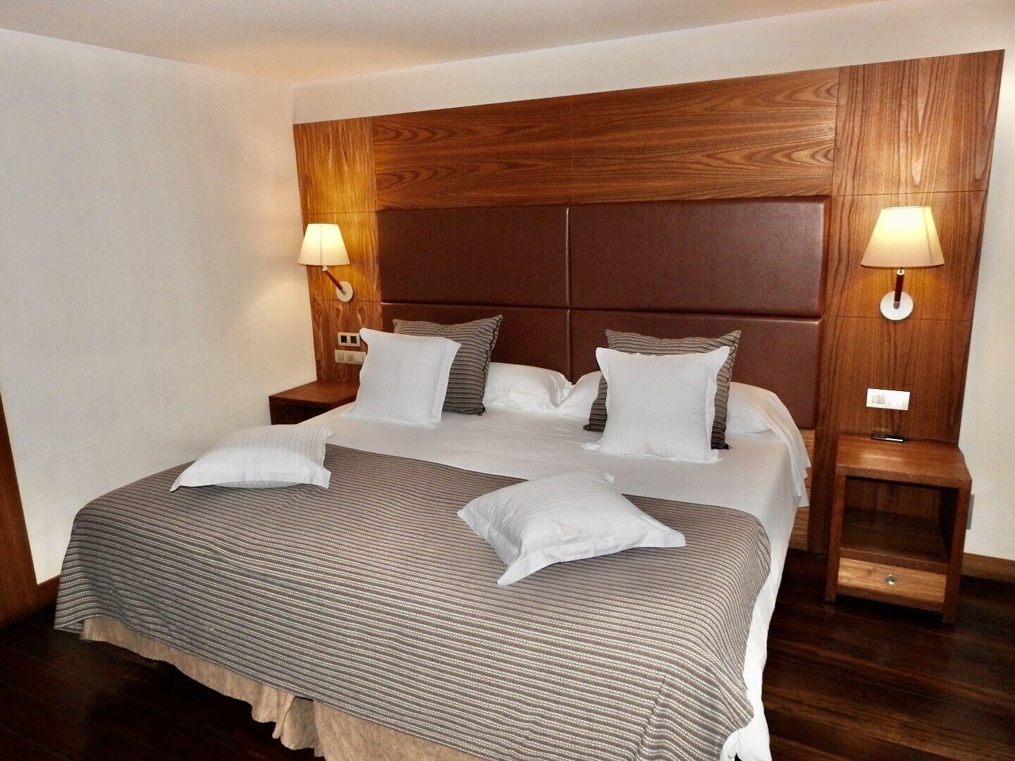 Hotel Riberies Llavorsi Bagian luar foto